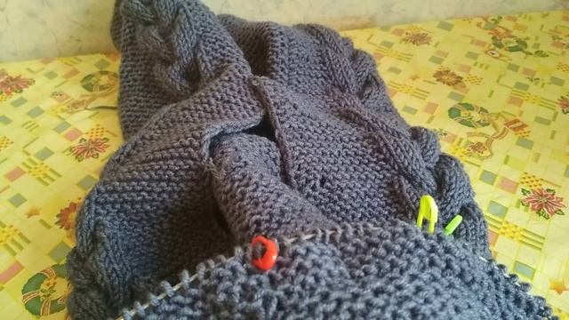 Комбинезон спицами с косами с ушками часть 5 смотреть онлайн