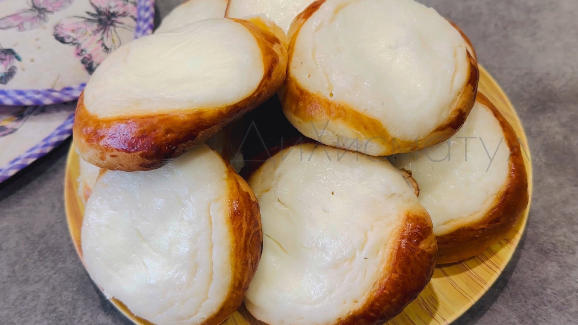 Булочки из дрожжевого теста с начинкой / Готовлю сладкие булочки с начинкой из сметаны смотреть онлайн