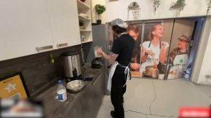 САМЫЙ УГАРНЫЙ КУКИНГ С ХАЗЯЕВАМИ! ГОТОВИМ БЛИНЫ 🥞