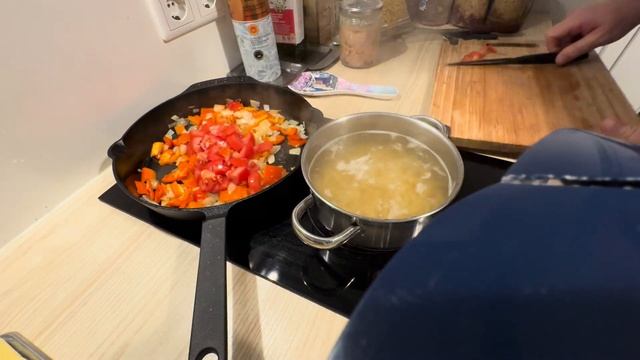 Макароны с тушенкой.