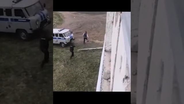 обделанный солевой демон с ножом на мусаров смотреть онлайн