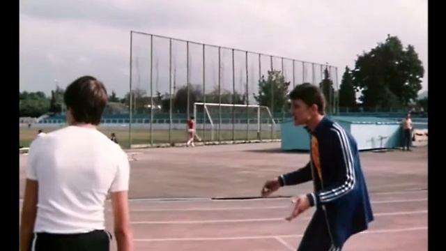 На уроке физкультуры😁"Гостья из будущего " смотреть онлайн