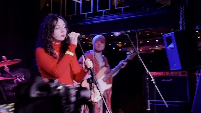 Creep (Radiohead). ПАРАЛЛЕЛЬНЫЙ ИМПОРТ смотреть онлайн