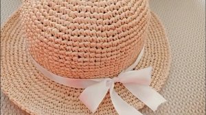 Шляпа из рафии крючком.