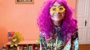 Мама и странная няня делают Даше мороженое