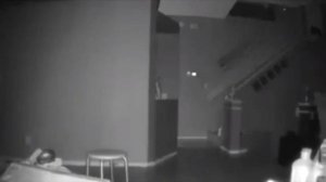 Скрытая камера в спальне девушки сняла такое, что никт