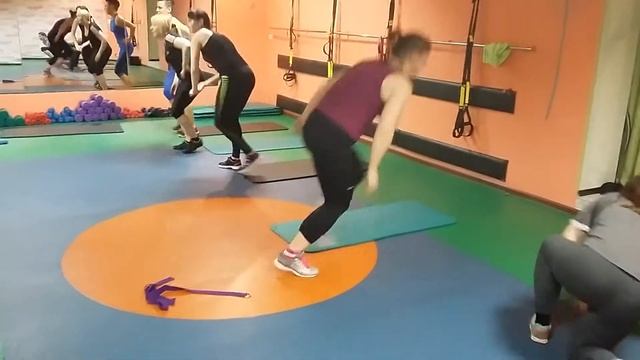 Упражнения для похудения : стульчик,уголок,выпады.