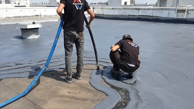 Ремонт кровли битумной мастикой.