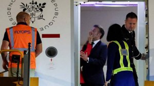 Расшифрованы слова жены Макрона после пощечины в самолете