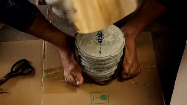 Как прессуют и упаковывают пуэр