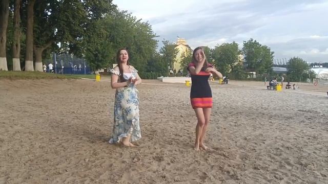 Лилия и Елена 🏖️ Песня "Девочка татарочка" 🏖️ Девуш? смотреть онлайн