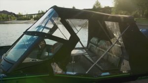 Преимущества лодок Aluma Storm.  Складной тент. Каркас и крыша тента раскладывается и складывается в
