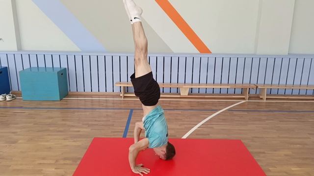 Обучение гимнастическому элементу стойка на руках и голове с упор присев смотреть онлайн