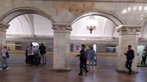 Поезд «Яуза» на станции «Комсомольская»