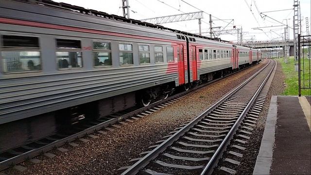 28 мая 2025 г. Электропоезд ЭТ2М-123 Сообщением Любань-Санкт-Петербург Прибывает на станцию Обухово смотреть онлайн