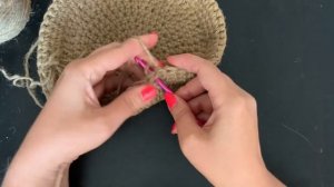 Вяжем по кругу без шва. Узор галочки