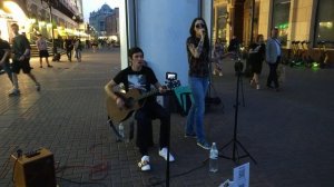 Red Hot Chili Peppers - Otherside - исполнили на Арбате девушка певиц?