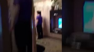 Сын орет на мать