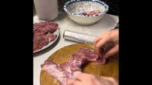Отбивные из куриного бедра в кляре с майонезом. Сочно ?