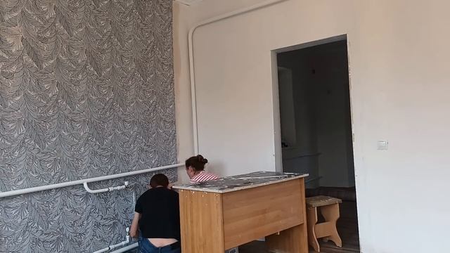 КУПИЛИ ДОМ./ПОКЛЕЙКА ОБОЕВ. смотреть онлайн