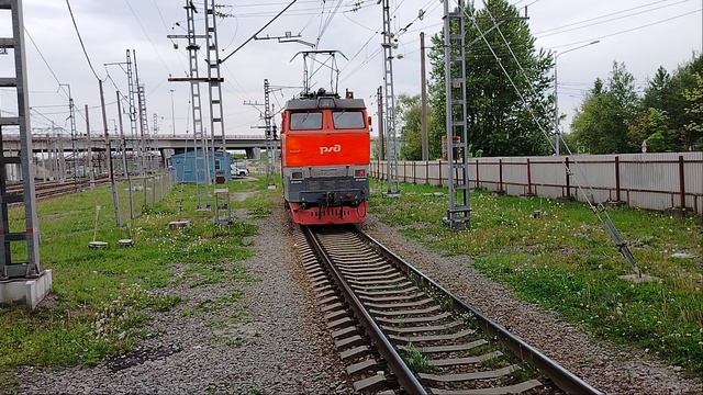 28 мая 2025 Электровоз 2ЭС4К-109 с Грузовым поездом и Электровоз ЧС2Т-1054 Следует с резервомОбухово смотреть онлайн