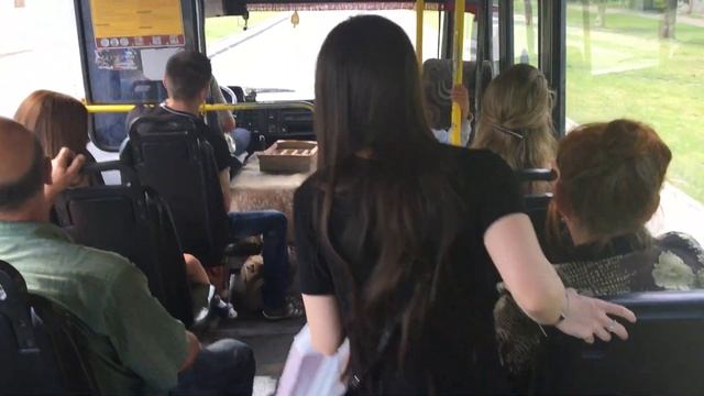 Малий циган співає в маршрутці. Львів смотреть онлайн