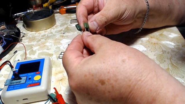 ВЭФ-221, замена конденсаторов, ремонт кнопки смотреть онлайн