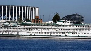 Теплоход «Октябрьская революция»