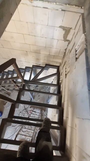 металокаркас лестницы с поворотными ступенями, на лом смотреть онлайн