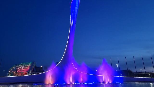 Поющий фонтан в Олимпийском парке города Сочи. Снято н смотреть онлайн