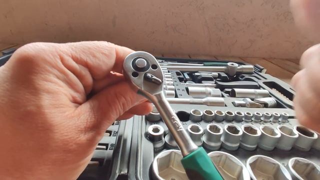 Как пользоваться ключом с трещоткой смотреть онлайн