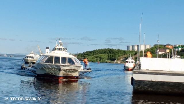 Гордо идет теплоход Атаман Ермак , перестановка Метео?