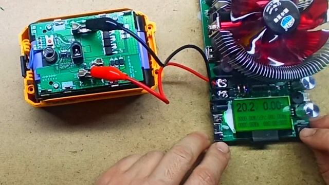 Определение ёмкости аккумулятора NEWTOOLS 21v  6,0 AH