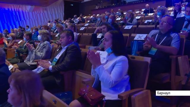 Виктор Томенко побывал на открытии международного научного форума в Барнауле