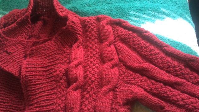 Вязание кардигана. Часть 6. Небольшой видео показ по рукаву.