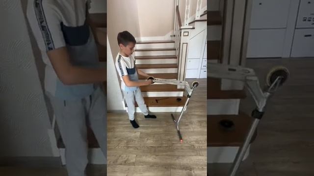 Как поменять колесо на самокате смотреть онлайн