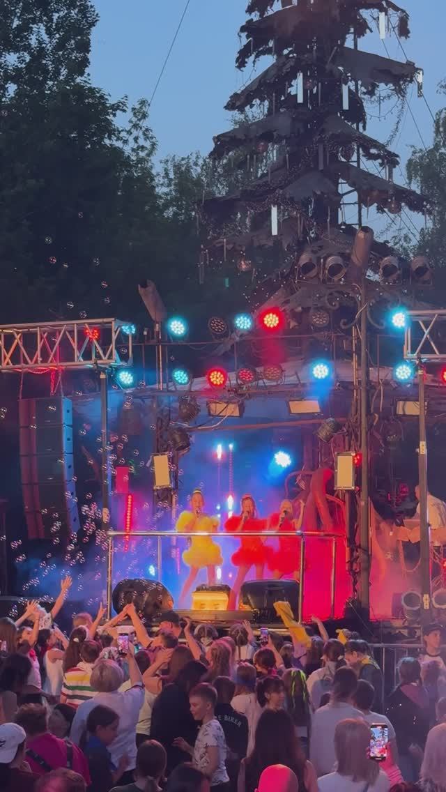 «Сердечки» на выпускном вечере смотреть онлайн