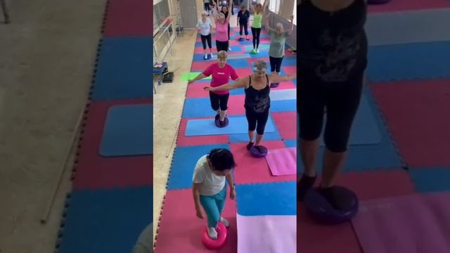 Упражнения на балансировочной подушке