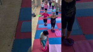 Упражнения на балансировочной подушке