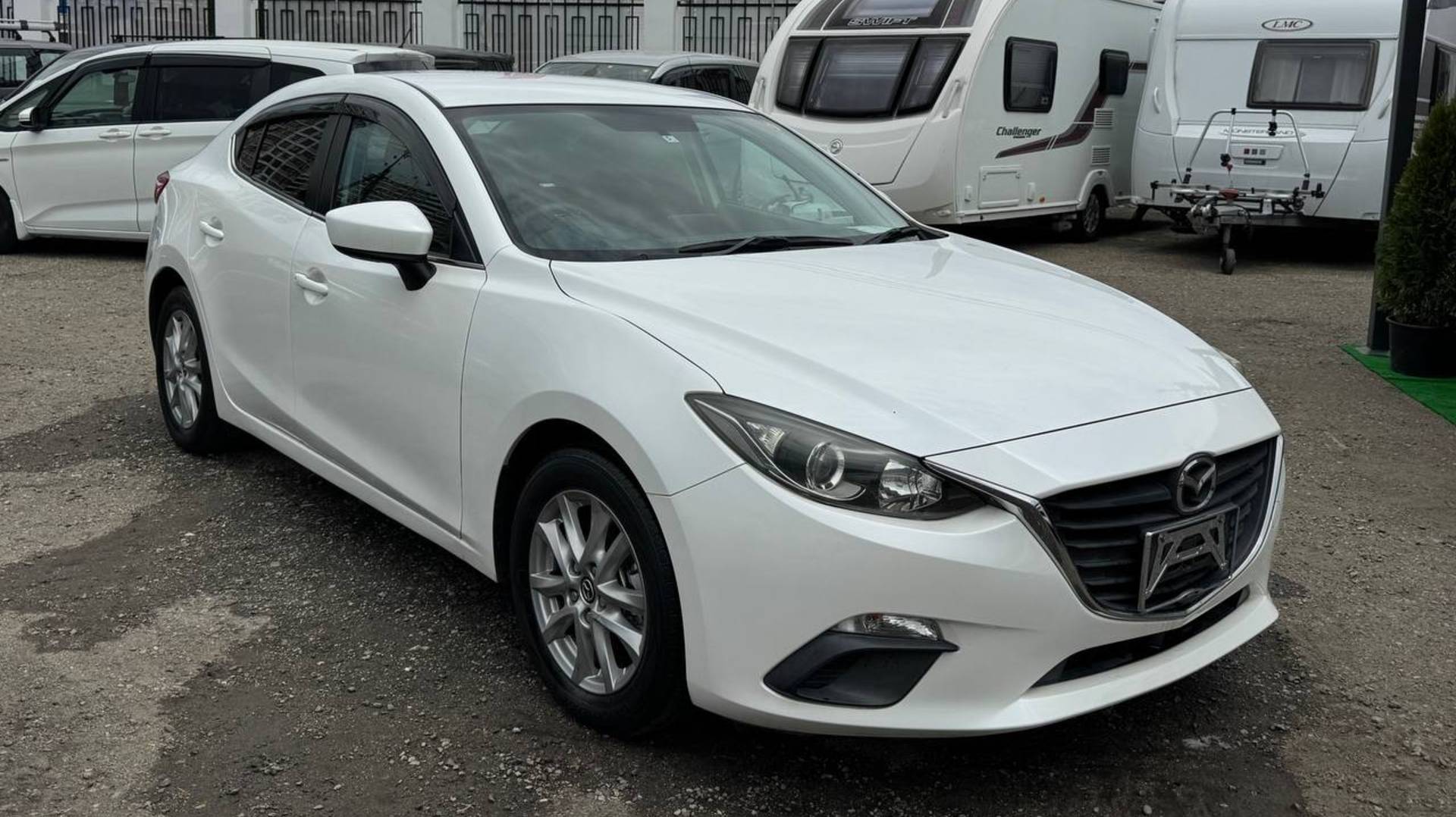 MAZDA AXELA: на ручке- как в старые добрые.