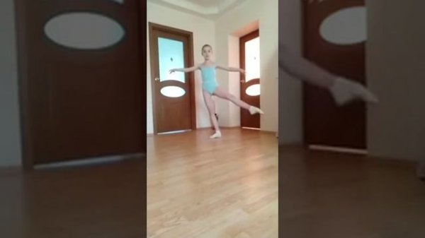 Rond de jambe en l'air en dehors et en dedans с правой ноги 6 урок - середина