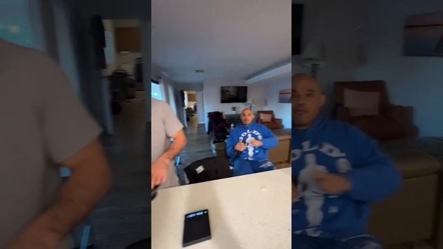 ИСЛАМ МАХАЧЕВ ДЕЛАЕТ КОФЕ ☕️ #ufc #mma #islammakhachev #ufc311 #даге?