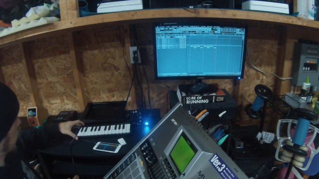 Roland MV-8000 - Sampling From Iphone, Ipad etc смотреть онлайн