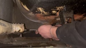 Замена металлического слива ванны на пластиковый
