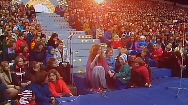 Алла Пугачёва - Песенка про меня (Official HD Video) смотреть онлайн