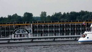 теплоход  генерал  ЛАВРИНЕНКОВ