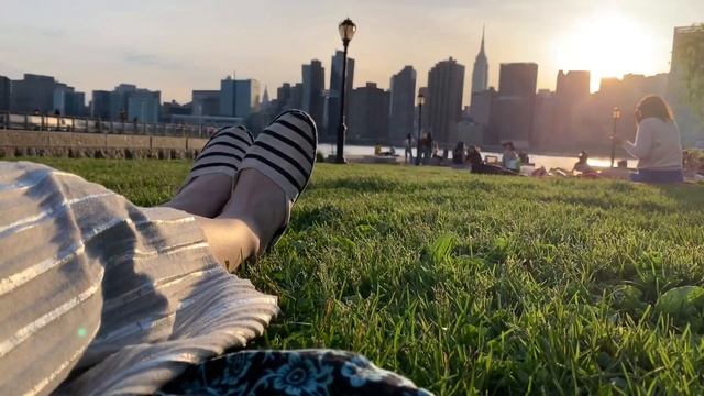 Sunset over Manhattan skyline in May 2020 // Закат с видом на Манхэттен, Нью-Йорк, Maй 2020 смотреть онлайн
