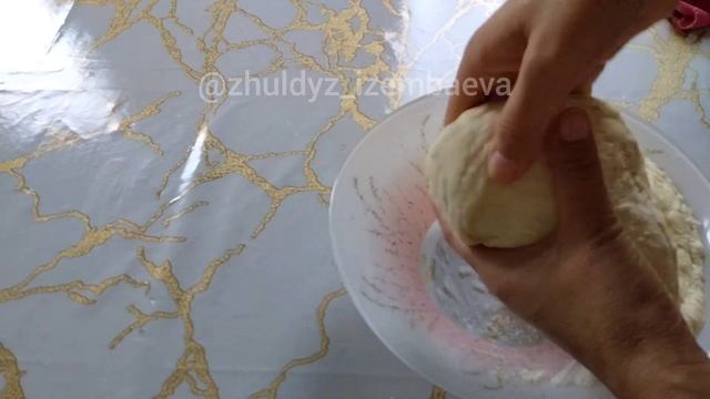 СОСИСКА В ТЕСТЕ.бір жасағаннан шығатын үлпілдек жұп-ж?