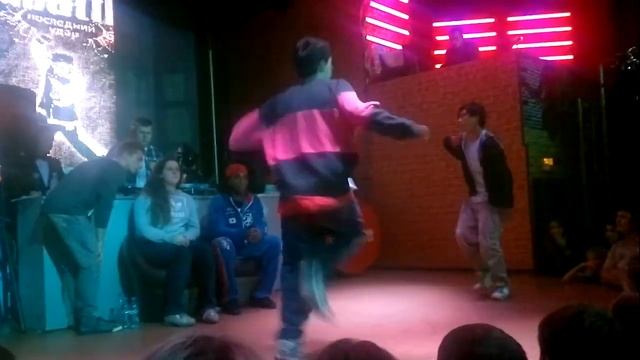 Hip-Hop Battle Pro. 1x1 Атажан  Vs. Bass. Судья: Meech(france)
