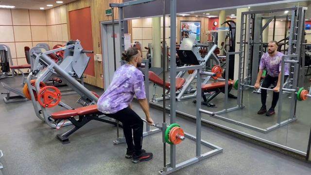 Румынская тяга в тренажере Смита